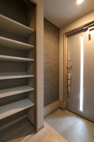 玄関　現地（2025年9月）撮影